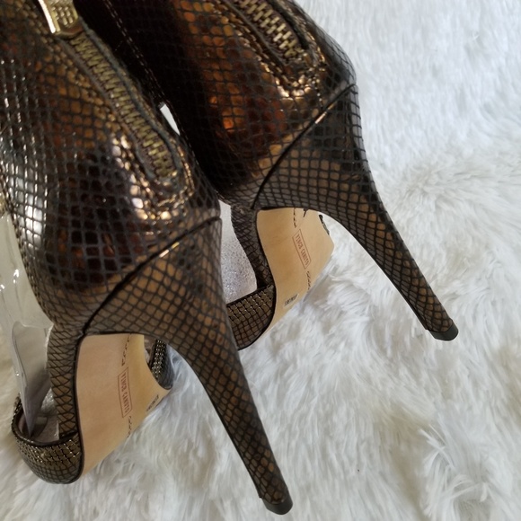 VINCE CAMUTO | Bronze Sandals - Picture 4 of 7